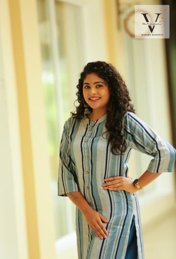 Blue shaded colsed neck staight line kurti - 3007