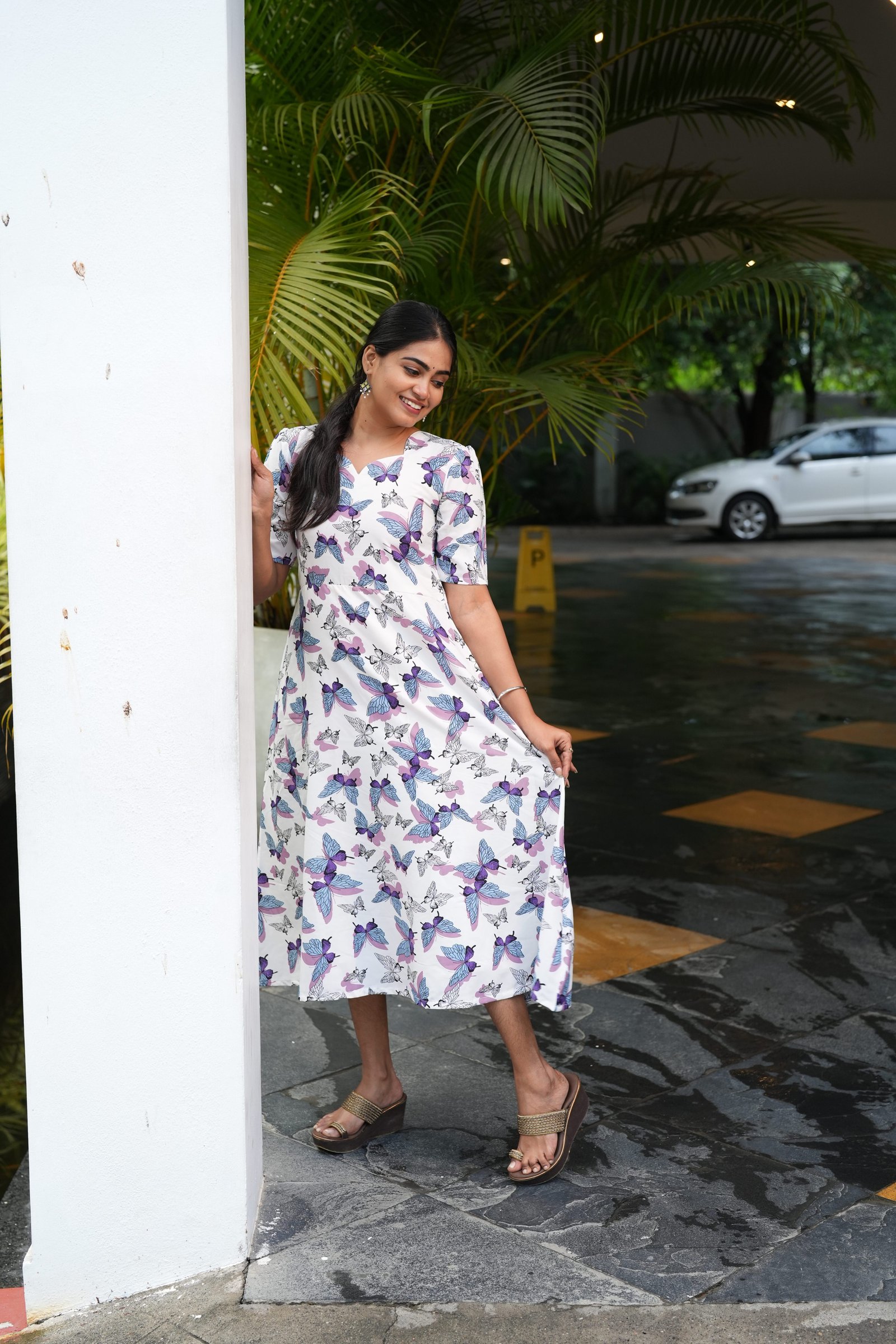 WHIGHT WITH BLUE  BUTTERFLY PRINT  KURTI-R104