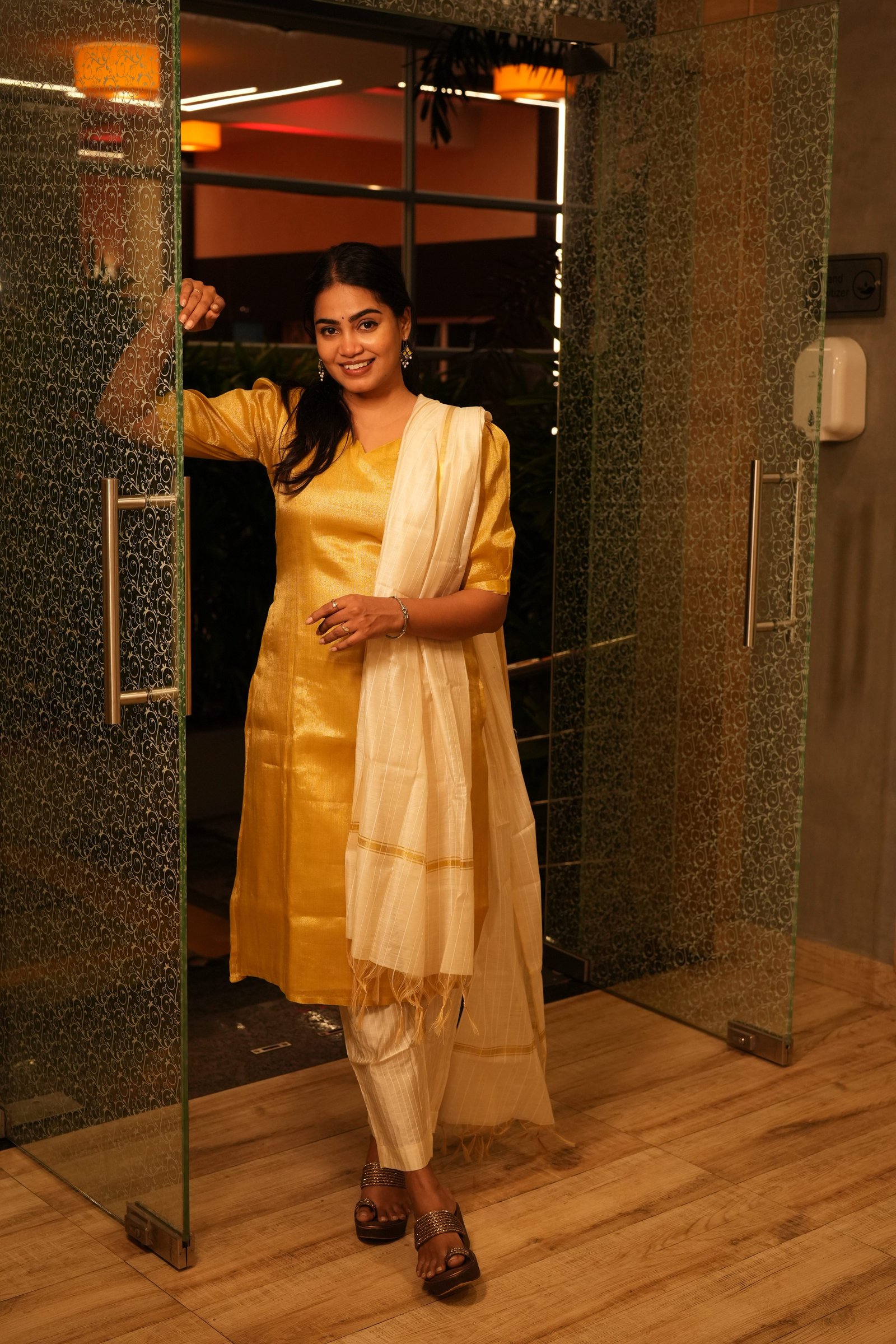 GOLD WITH BEIGE SET - TS402