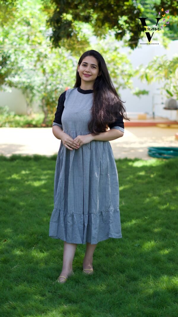 CHECKED GRAY WITH BLACK CLOSED NECK-C110