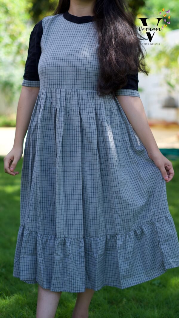 CHECKED GRAY WITH BLACK CLOSED NECK-C110