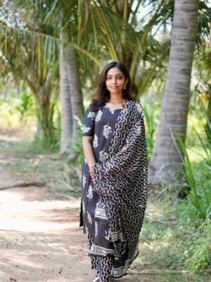 BLACK AND WHITE FLORAL - BST145