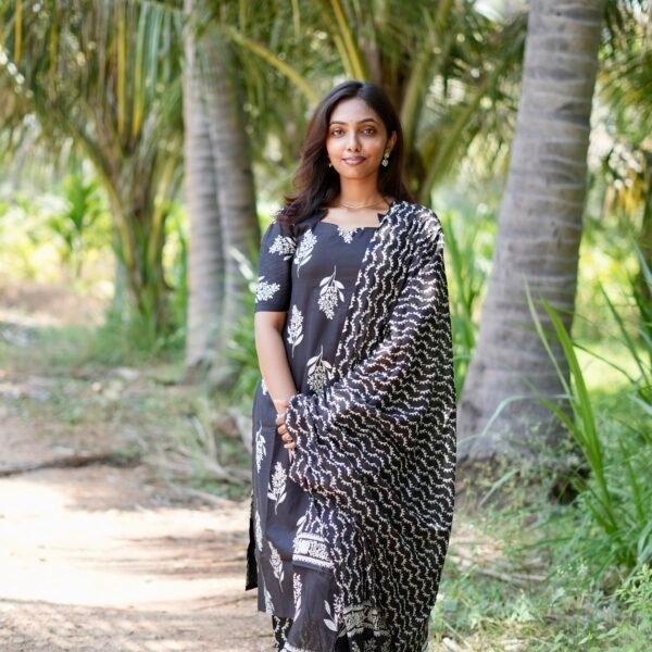 BLACK AND WHITE FLORAL - BST145